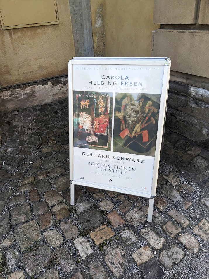 Aufsteller zu Ausstellung von Carola Helbing-Erben und Gerhard Schwarz in Zeitz 2025.
